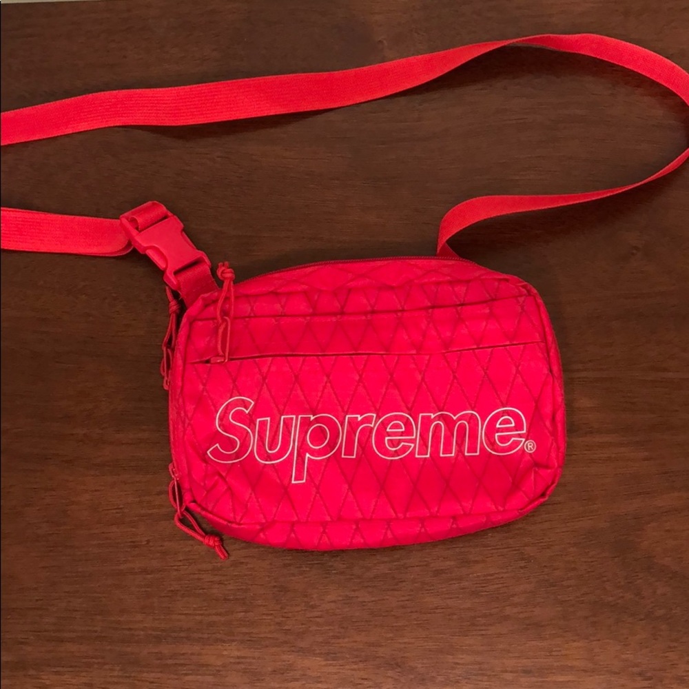Supreme Shoulder Bag FW18 Red